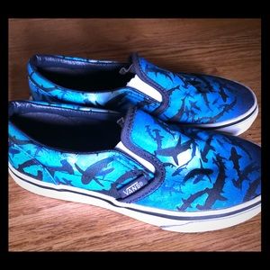 Vans  🦈 classic digi- shark slip ons